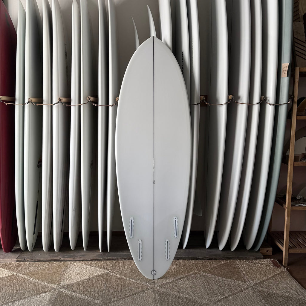 5'6" LOVEMACHINE SURFBOARDS T.REV