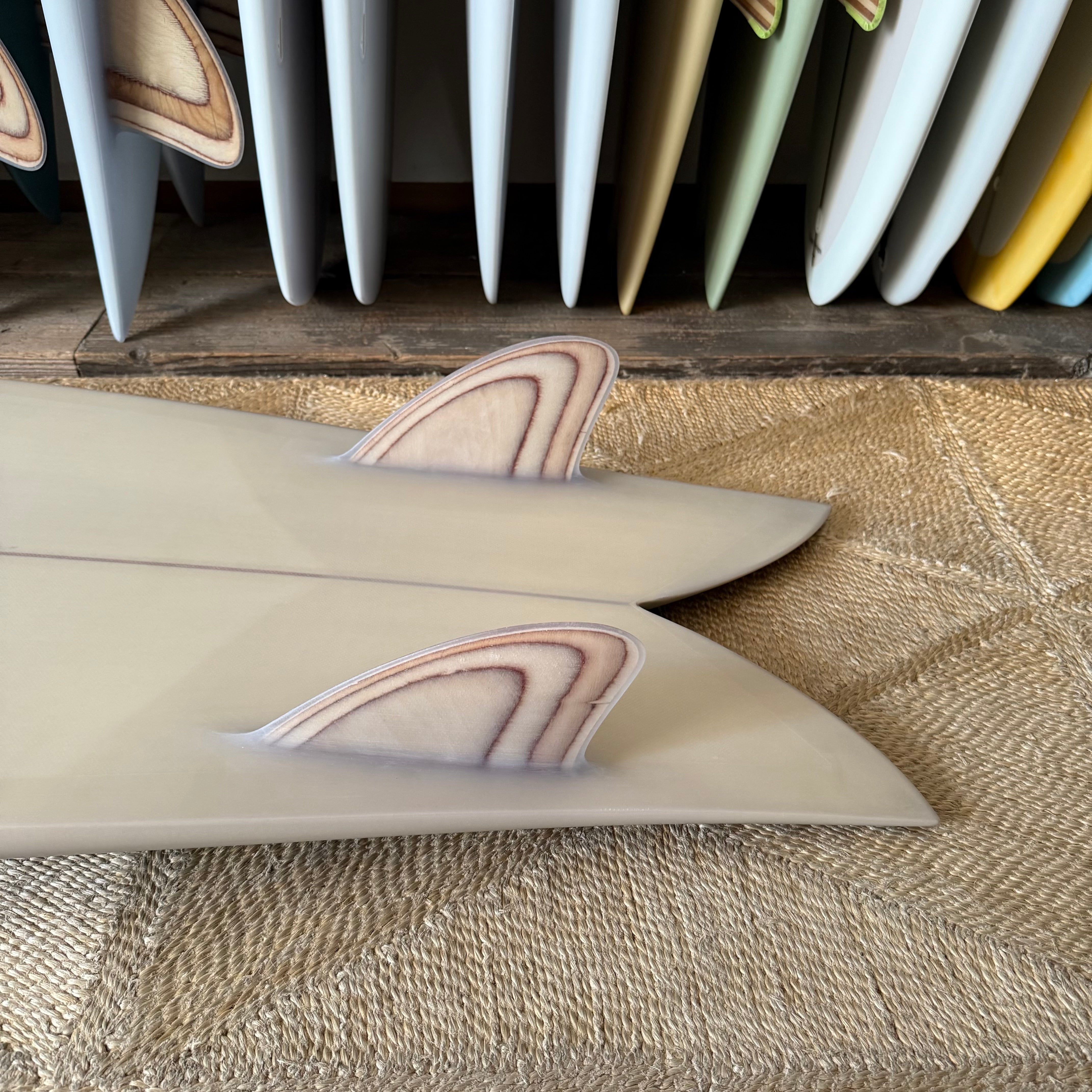 新品Mackie Designs Glass love side cutfish 5'10” Mackie Designs Glass love side cut fish – RIDE SURF+SPORT