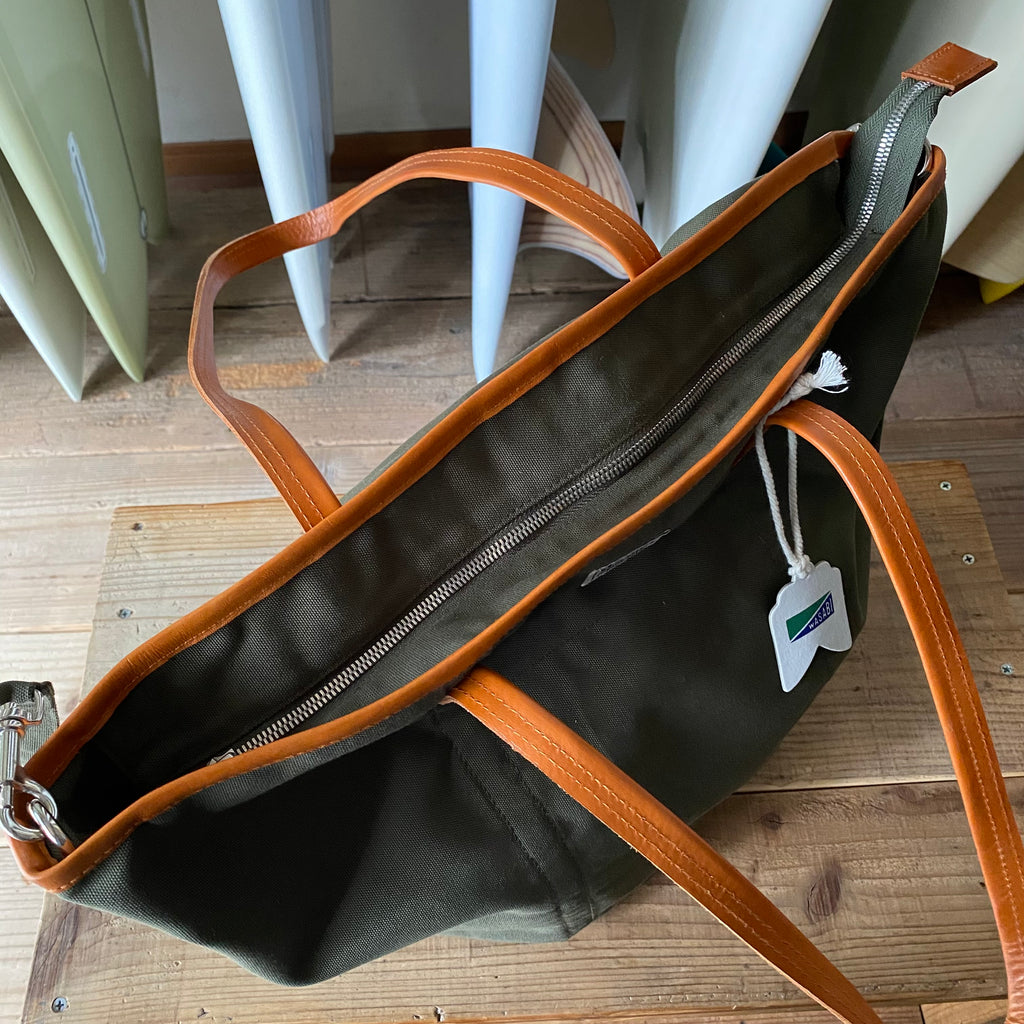 Wasabi  Leather shoulder tote olive green/20L