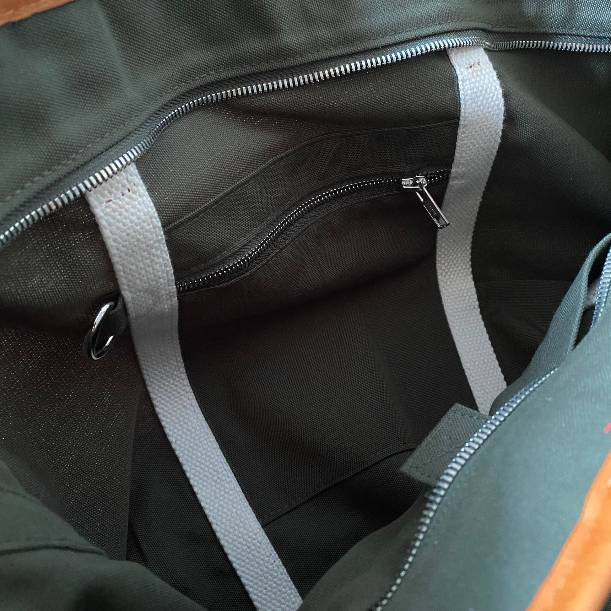 Wasabi  Leather shoulder tote olive green/20L