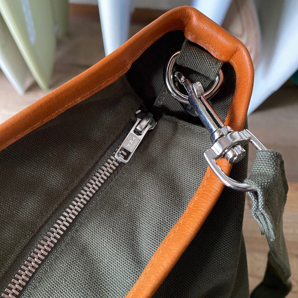 Wasabi  Leather shoulder tote olive green/20L