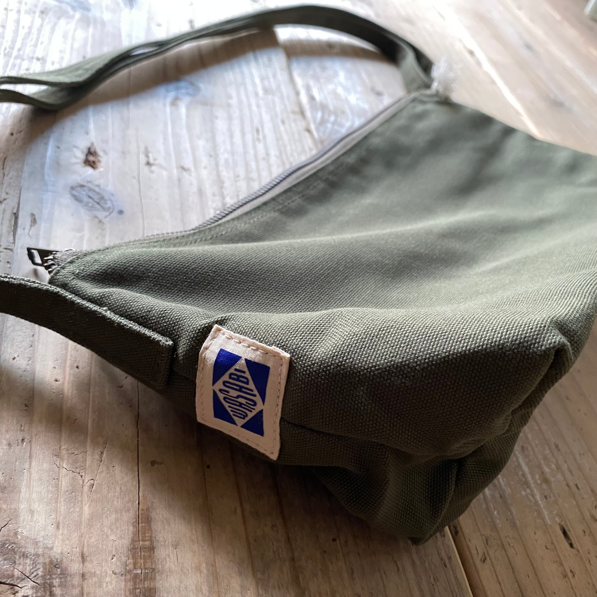 Wasabi Stand Shoulder Pouch