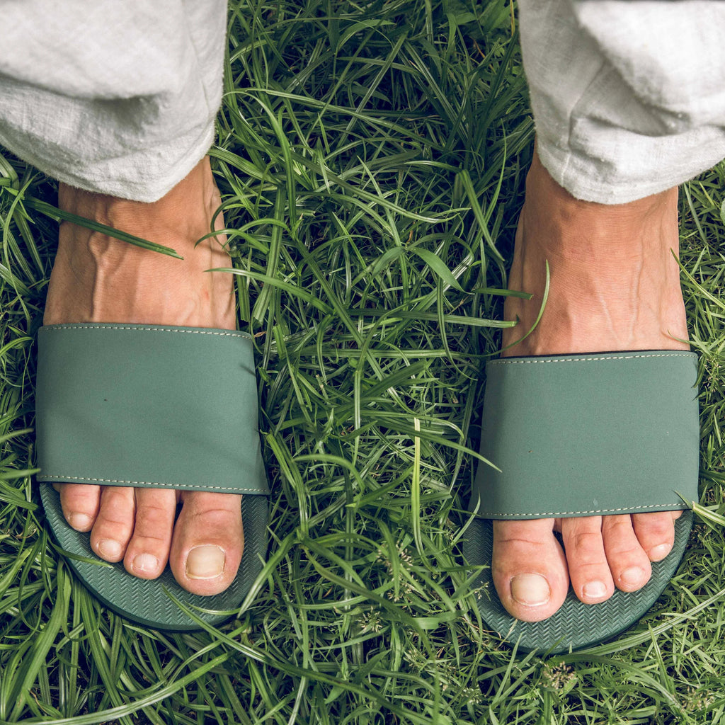 indosole Men's ESSNTLS Slides