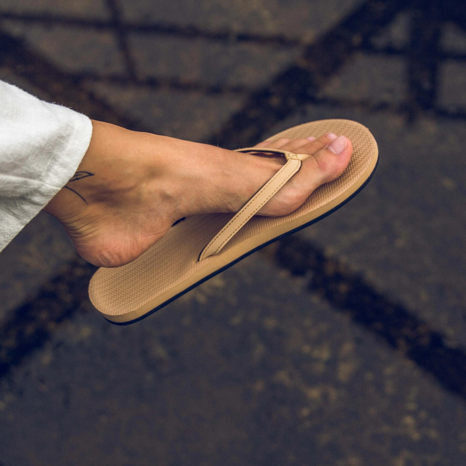 indosole Women’s ESSNTLS Flip Flops